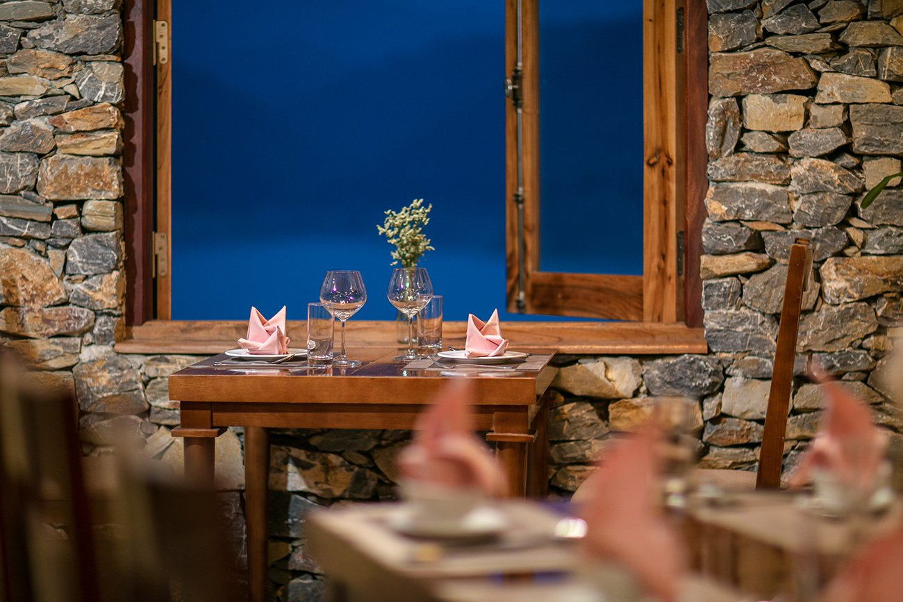 Thưởng thức bữa tối tại Mai Chau Hideaway Lake Resort Thưởng thức bữa tối tại Mai Chau Hideaway Lake Resort