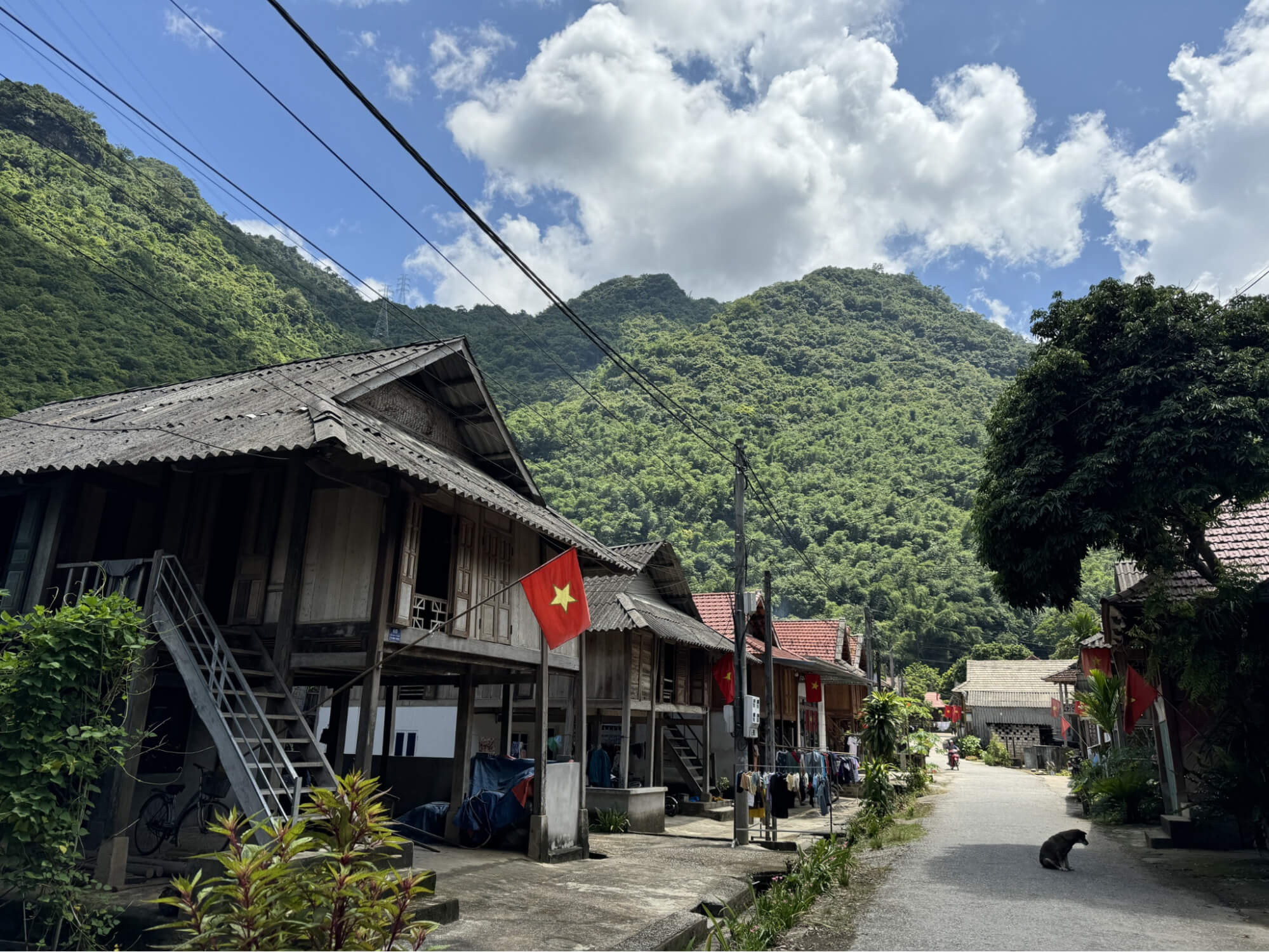 Vẻ đẹp nguyên sơ của bản Văn