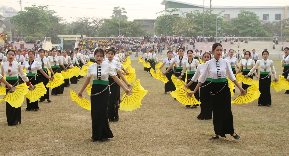 Múa xòe là vũ điệu lễ hội độc đáo của người Thái