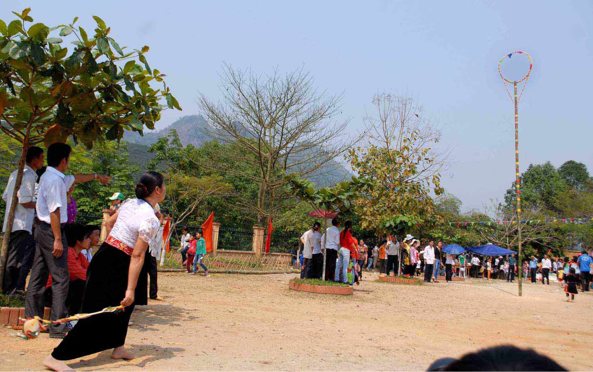 Trò chơi dân gian ném còn - nét đẹp lễ hội vùng cao