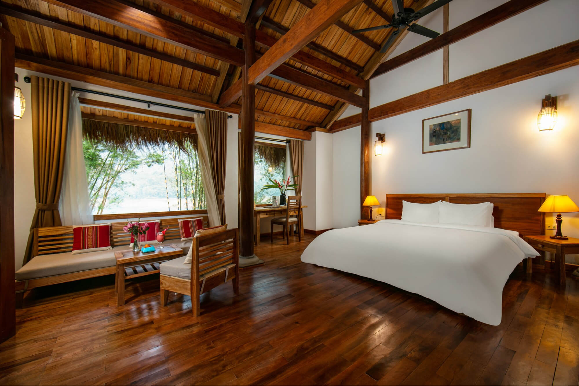 Các bungalow ở Mai Chau Hideaway ấm cúng, đầy đủ tiện nghi và hài hòa với thiên nhiên