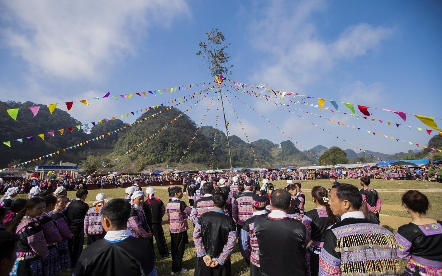 Lễ hội Gầu Tào của người dân tộc H’Mông (Nguồn: hoabinhtourism.vn)