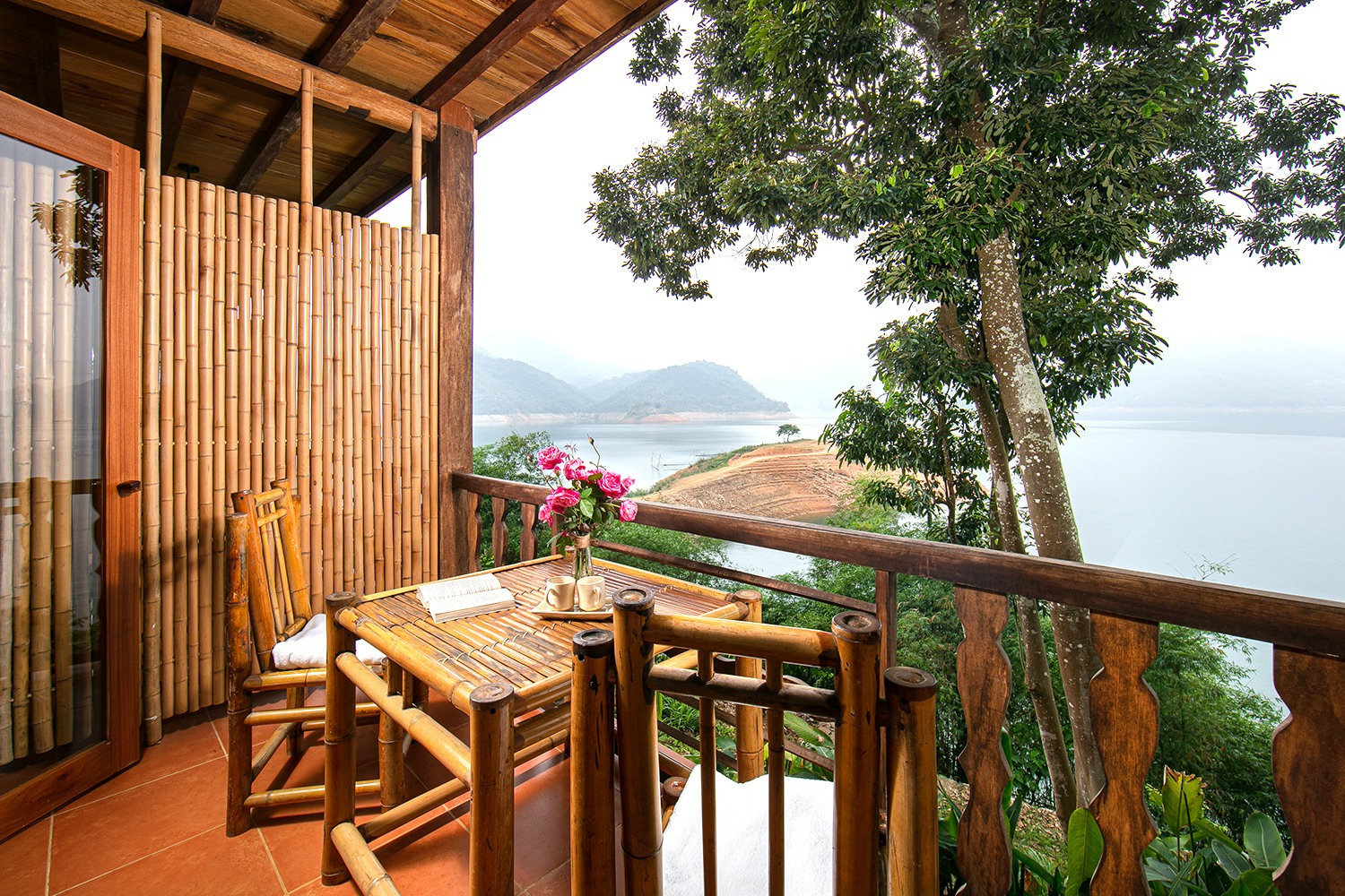 Phòng tại Mai Chau Hideaway Lake Resort với view hướng biển Hòa Bình tuyệt đẹp (Nguồn: Facebook Mai Chau Hideaway Lake Resort)