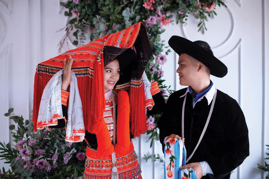 Trang phục của cô dâu người Dao trong đám cưới (nguồn: Báo Cao Bằng)