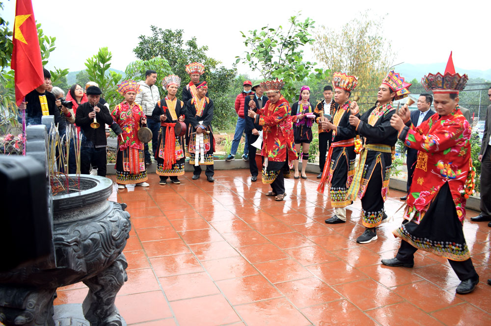 Người Dao đang thực hiện nghi lễ (nguồn: Báo Quảng Ninh)