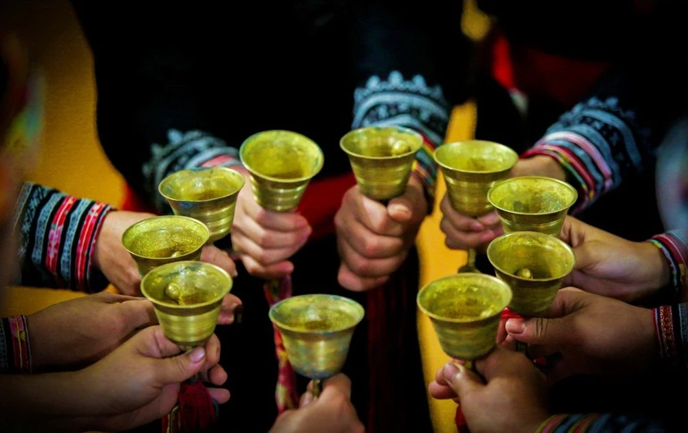 Chiếc chuông nhỏ là vật không thể thiếu trong điệu múa chuông người Dao (nguồn: Vietnam Plus)