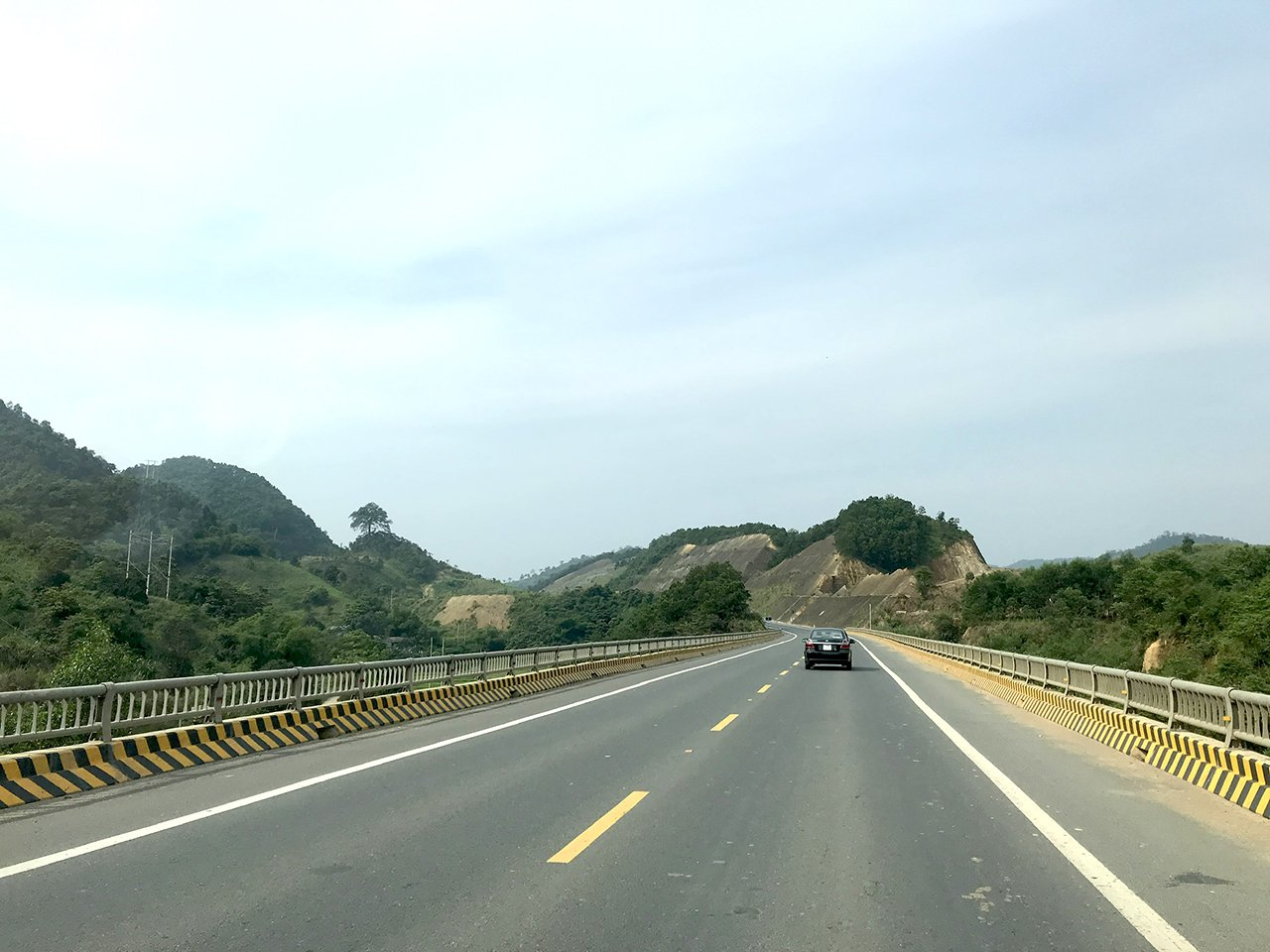 Khoảng cách và thời gian di chuyển từ Mai Châu đến Hà Nội bằng xe buýt