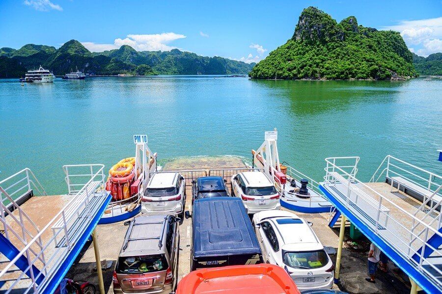 Going from Cat Ba to Hai Phong by ferry (Source: Onevivu) Going from Cat Ba to Hai Phong by ferry (Source: Onevivu)