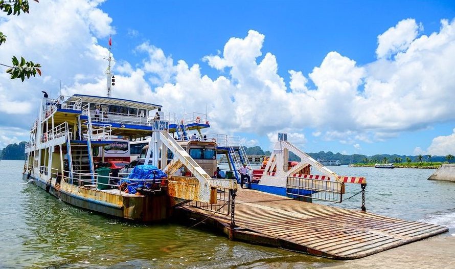 Going from Cat Ba to Hai Phong by speedboat (Source: Vinpearl) Going from Cat Ba to Hai Phong by speedboat (Source: Vinpearl)