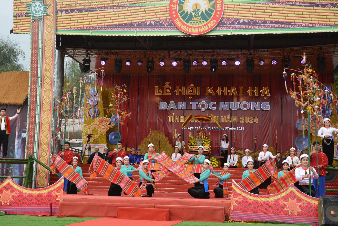Lễ hội Xuống Đồng, hay còn gọi là Lễ hội Khai Hạ (nguồn: Báo Thanh tra)