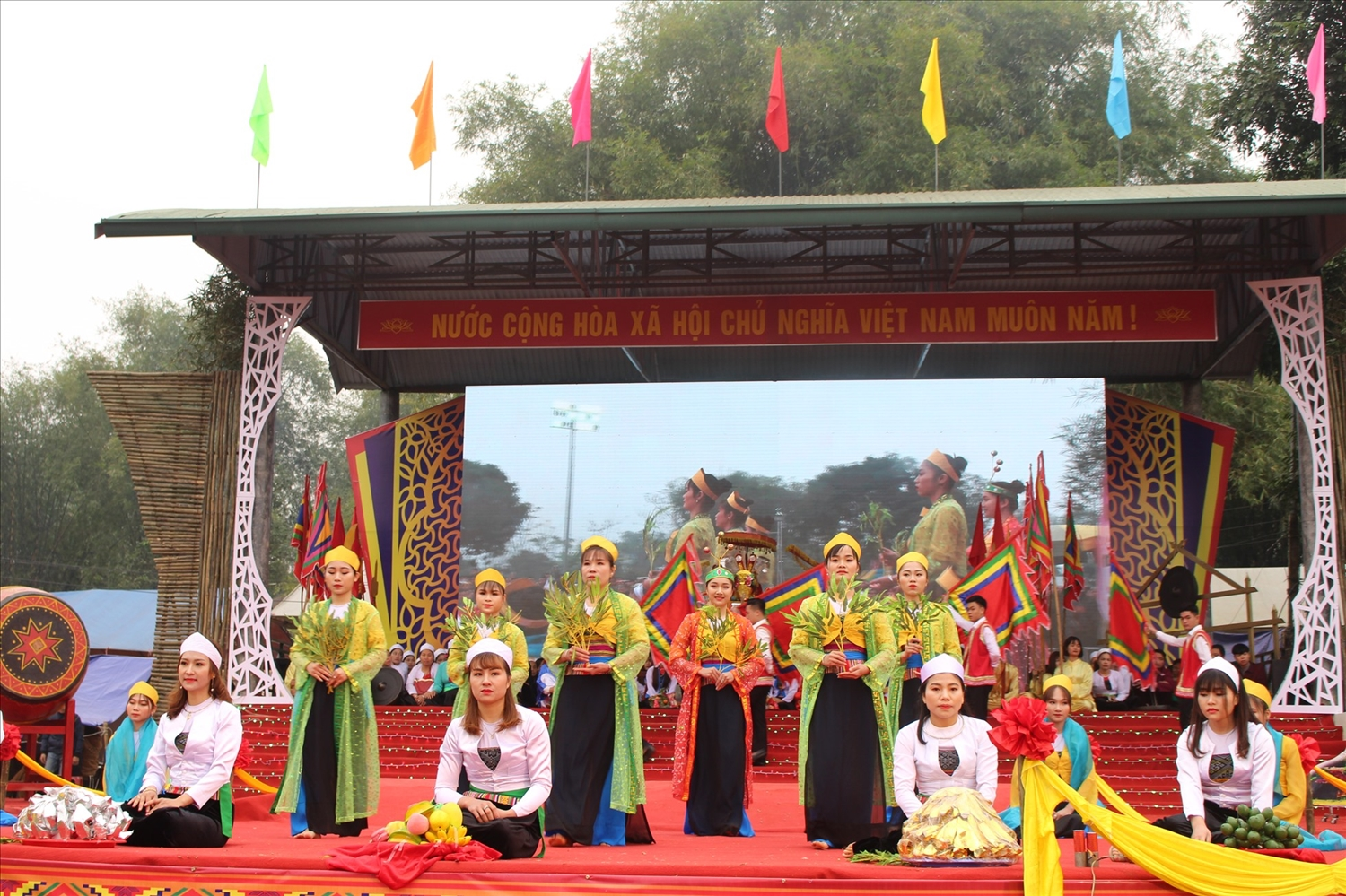 Lễ hội xuống đồng của người Mường là một trong những lễ hội tiêu biểu của người Mường (nguồn: Báo Dân tộc và Phát triển)