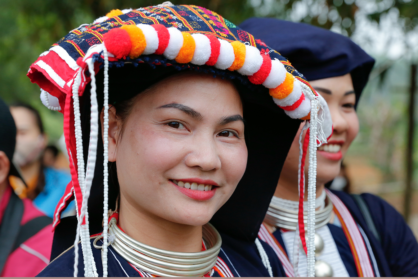 Chiếc khăn trên đầu phụ nữ người Dao Quần Chẹt là nét đặc trưng không thể lẫn vào đâu được (nguồn: Báo ảnh Việt Nam)