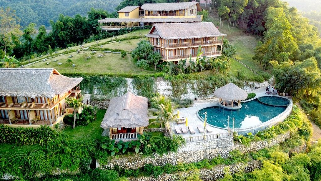 Một giấc ngủ trong căn phòng được thiết kế dựa trên hình ảnh nhà sàn người Mường tại Mai Chau Hideaway Lake Resort sẽ giúp bạn lấy lại năng lượng sau nhiều ngày khám phá