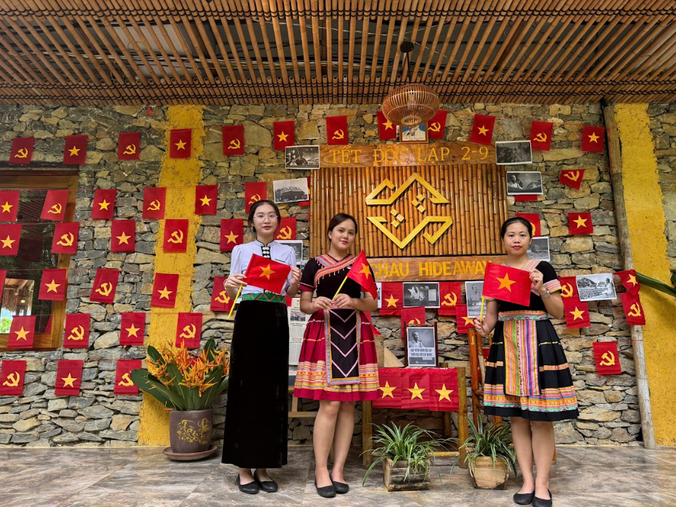 Góc check - in màu sắc dịp lễ của Mai Chau Hideaway Lake Resort
