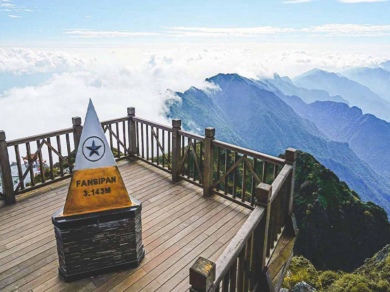 Chinh phục Fansipan (nguồn: Đất Việt tour)