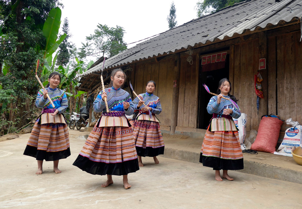 Múa Sênh Tiền Múa Sênh Tiền