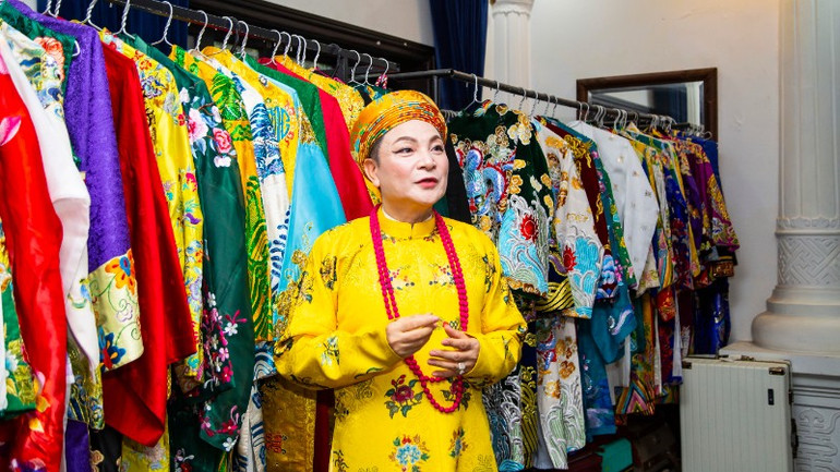 As a spirit medium and artisan, Nguyen Duc Hien presented the traditional costumes used in hau dong rituals.