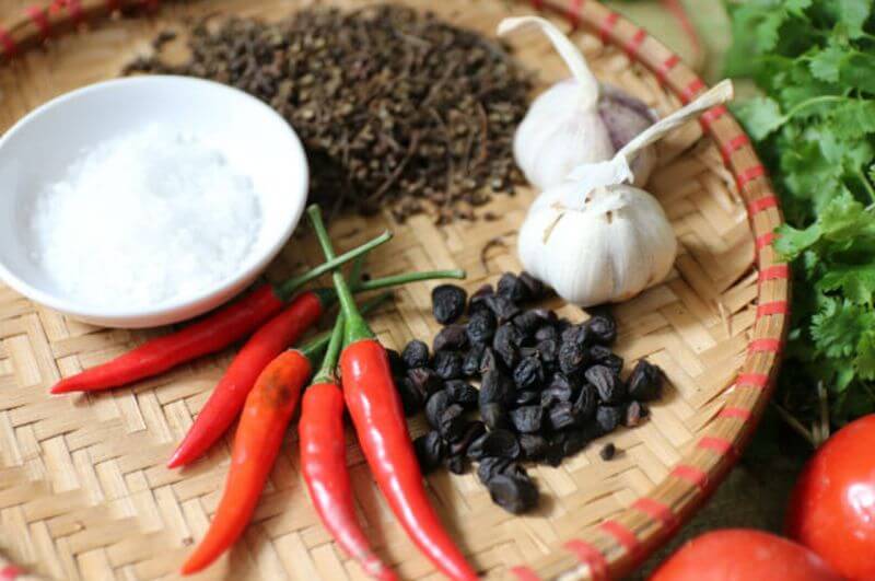 Mắc khén và hạt dổi, gia vị đặc trưng của ẩm thực Tây Bắc Mắc khén và hạt dổi, gia vị đặc trưng của ẩm thực Tây Bắc