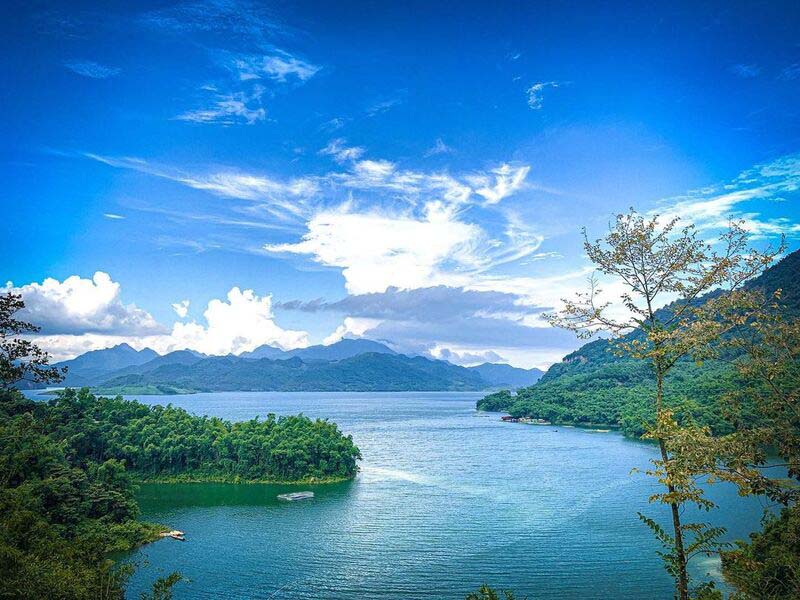 Toàn cảnh núi non ở Ba Khan Toàn cảnh núi non ở Ba Khan