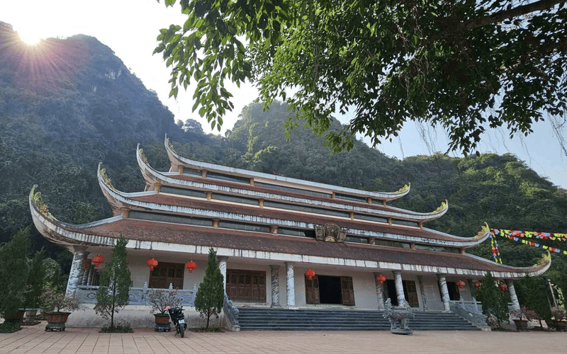 Chùa Tiên (Nguồn: Traveloka)